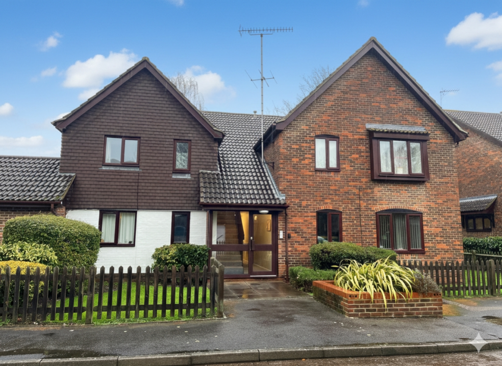 1 bed House (unspecified) for rent in Leatherhead. From EweMove - Covering Yorkshire