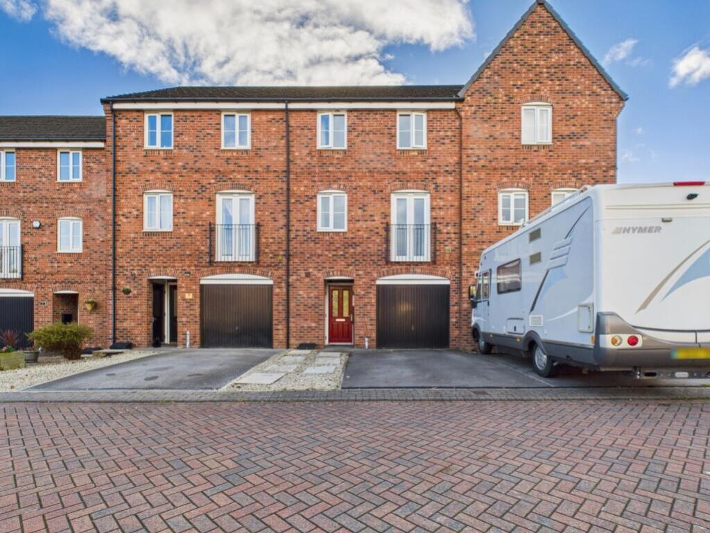 3 bed Town House for rent in Bradford. From EweMove - Covering Yorkshire