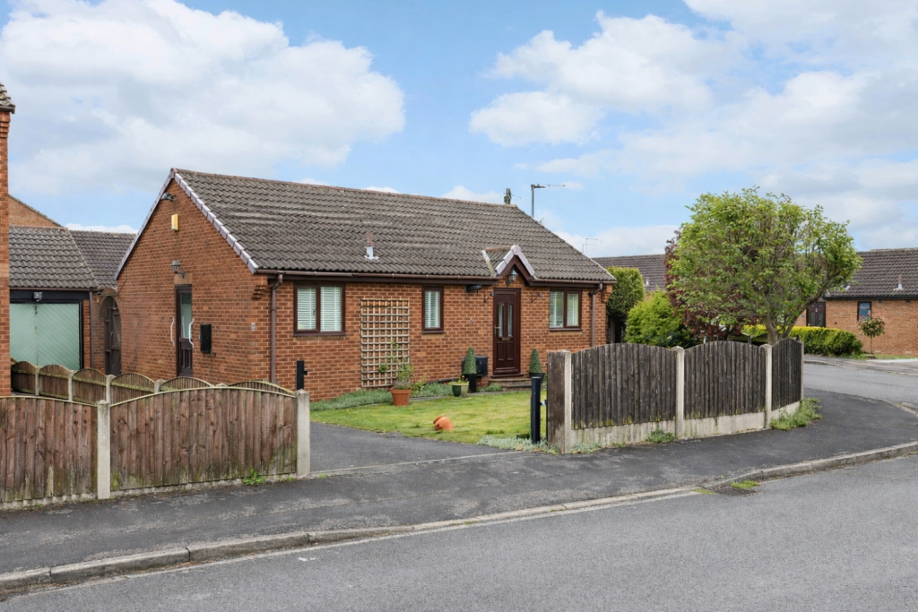 2 bed Detached bungalow for rent in Eggborough. From EweMove - Covering Yorkshire