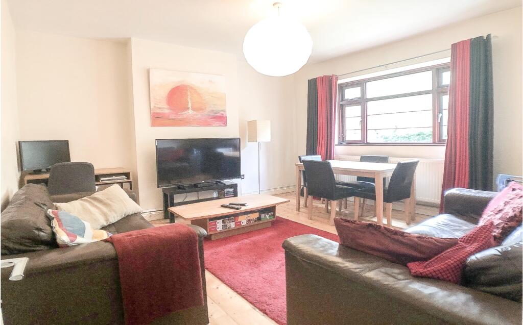 3 bed 1st Floor Flat for rent in Clapham. From EweMove - Covering Yorkshire