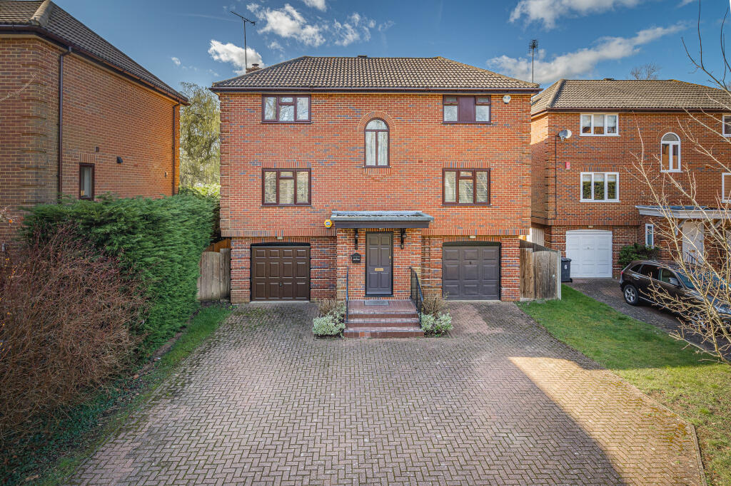 5 bed Detached for rent in Maidenhead. From EweMove - Covering Yorkshire