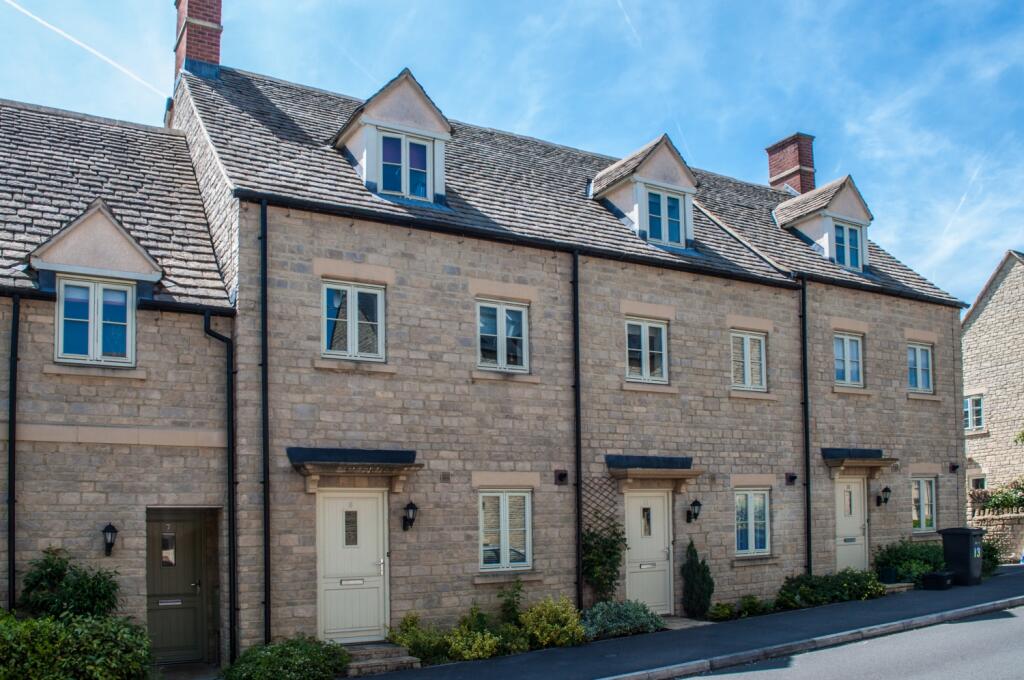 3 bed Mid Terraced House for rent in Cirencester. From EweMove - Covering Yorkshire