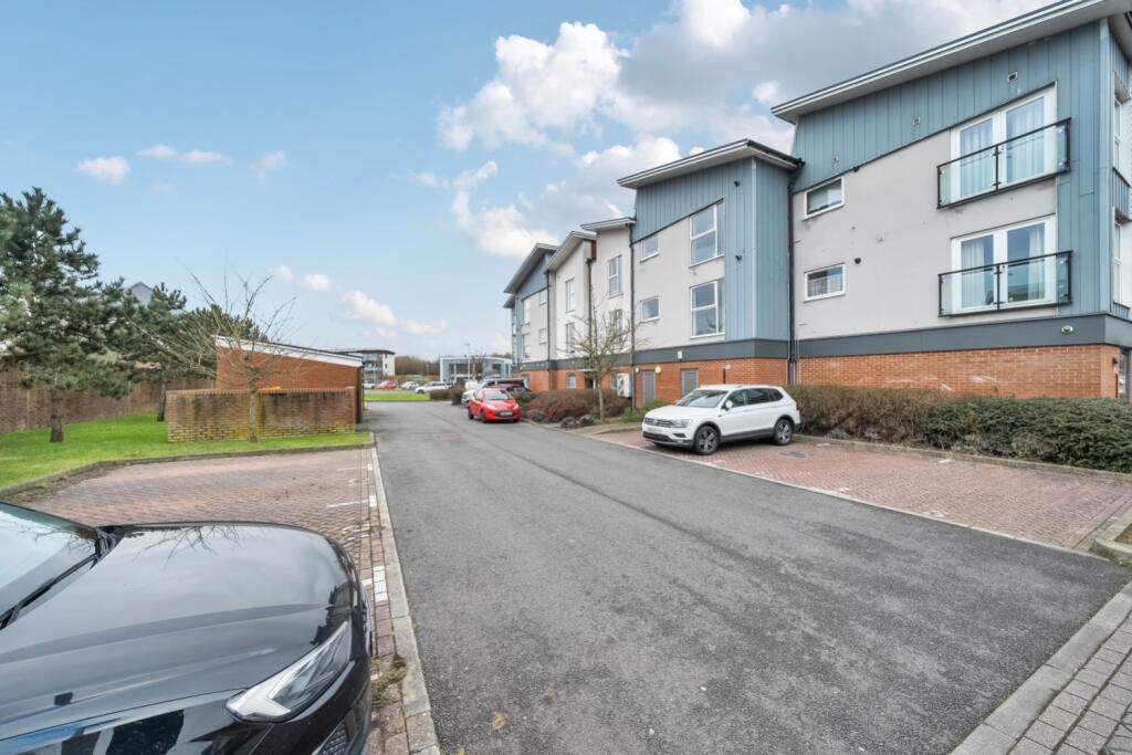 2 bed Apartment for rent in Hawkinge. From EweMove - Covering Yorkshire