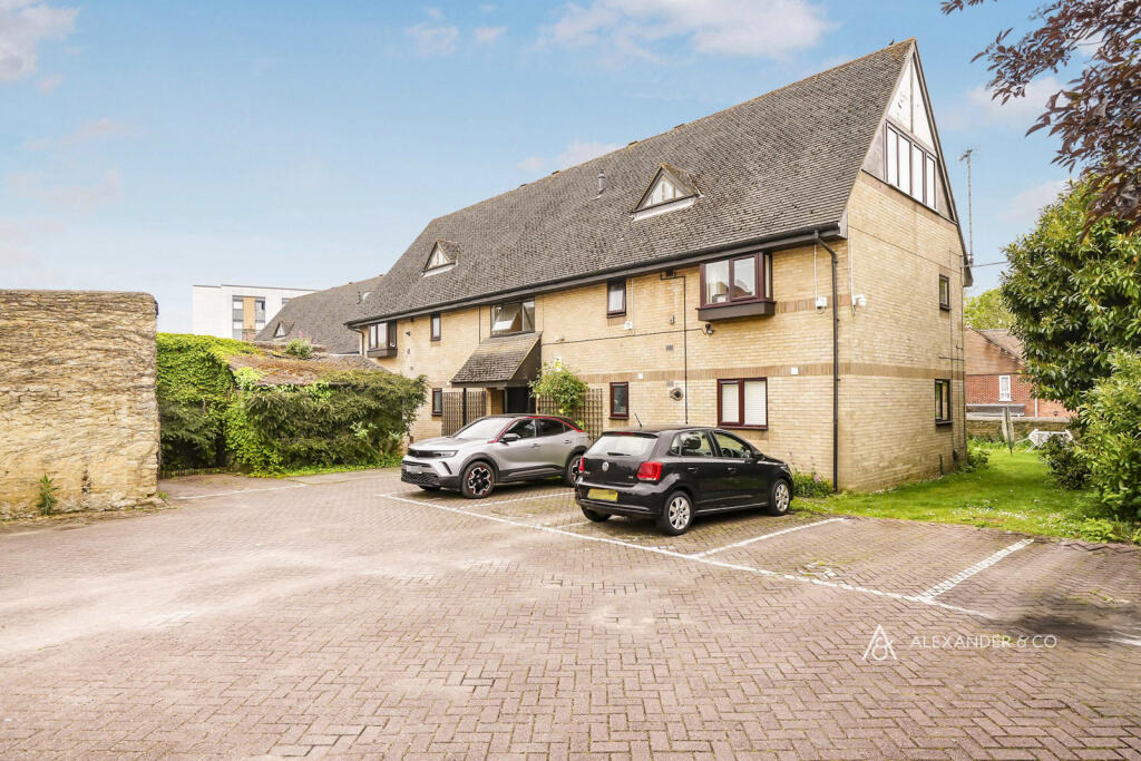 2 bed 1st Floor Flat for rent in Bicester. From Alexander & Co - Bicester 2 bed 1st Floor Flat for rent in Bicester. From Alexander & Co - Bicester