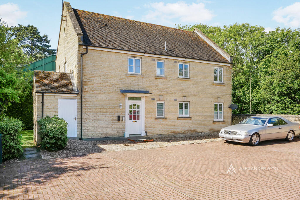2 bed 1st Floor Flat for rent in Bicester. From Alexander & Co - Bicester