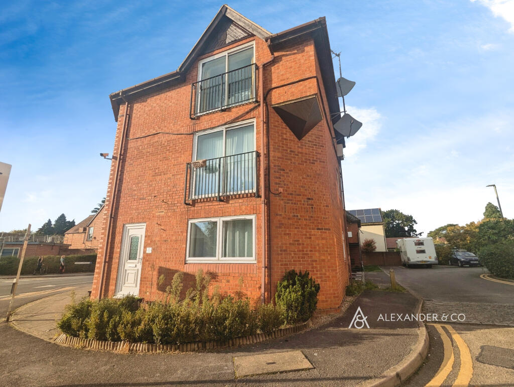1 bed 1st Floor Flat for rent in Bicester. From Alexander & Co - Bicester