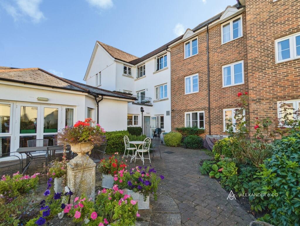 2 bed 1st Floor Flat for rent in Bicester. From Alexander & Co - Bicester