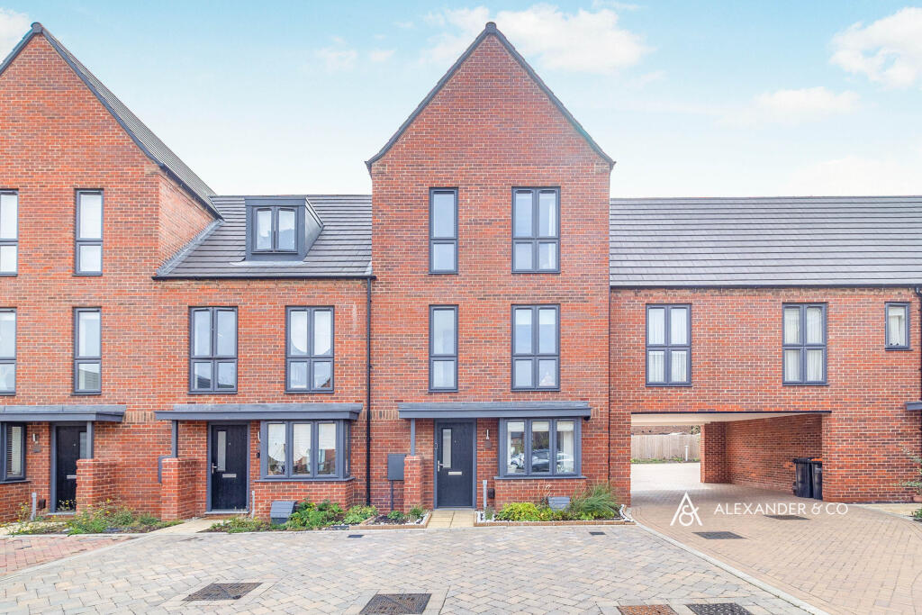 3 bed Town House for rent in Houghton Regis. From Alexander & Co - Dunstable