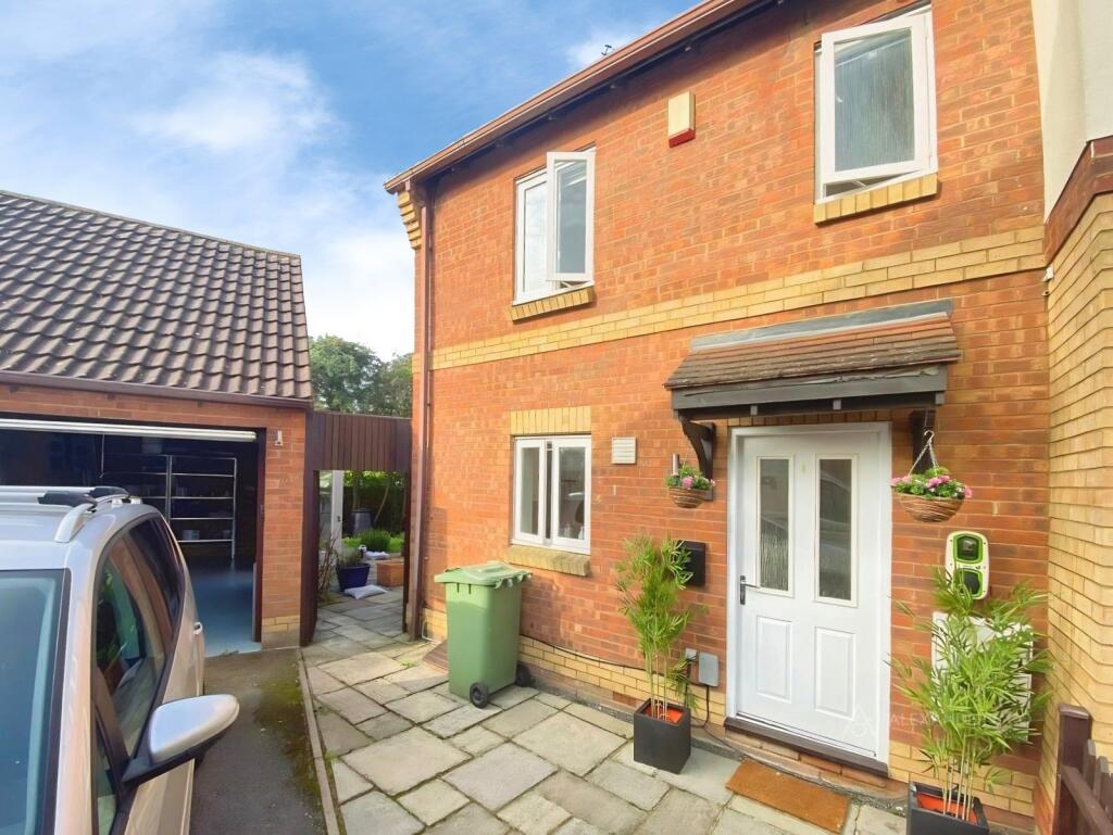 2 bed Mid Terraced House for rent in Leighton Buzzard. From Alexander & Co - Dunstable