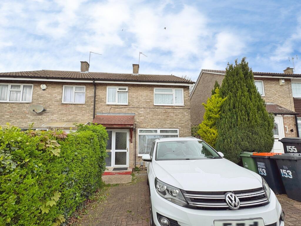 2 bed Mid Terraced House for rent in Dunstable. From Alexander & Co - Dunstable