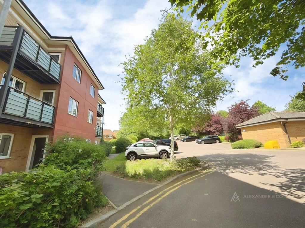 4 bed Detached for rent in Dunstable. From Alexander & Co - Dunstable