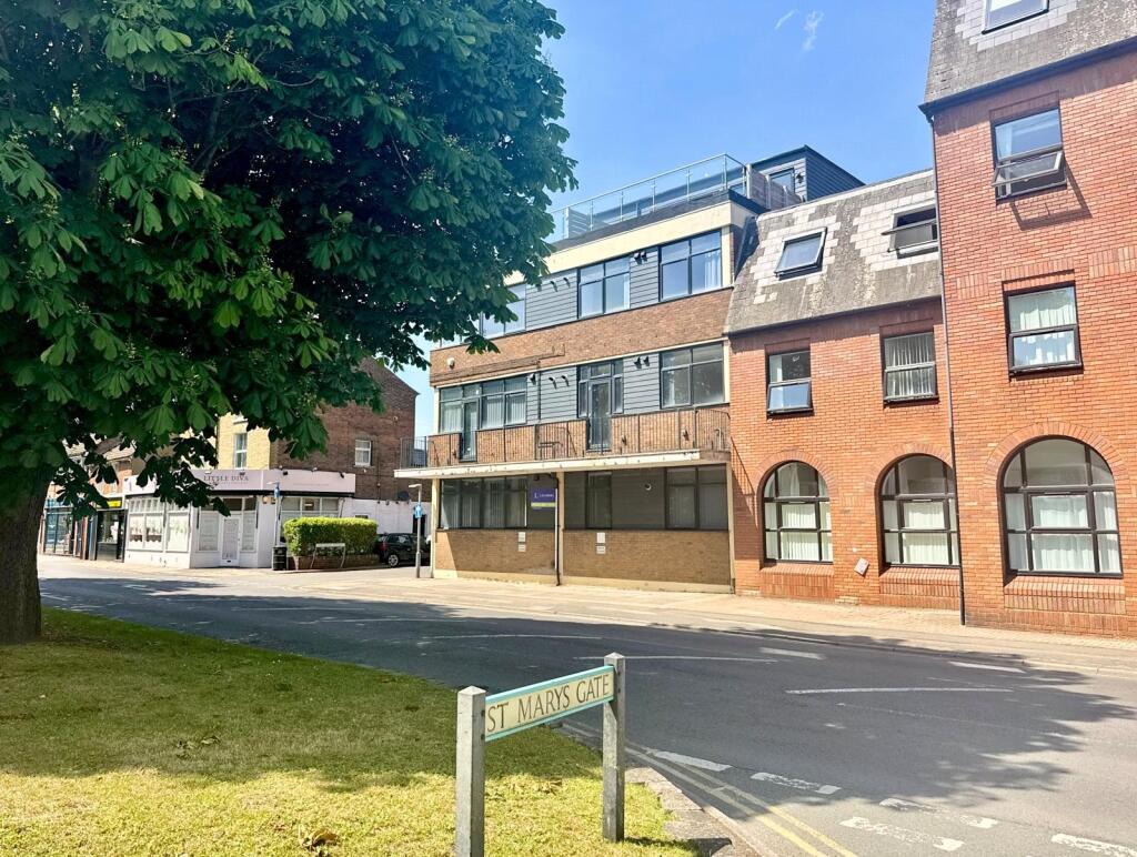 2 bed 1st Floor Flat for rent in Dunstable. From Alexander & Co - Dunstable