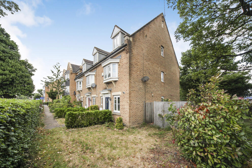 3 bed Mid Terraced House for rent in Houghton Regis. From Alexander & Co - Dunstable 3 bed Mid Terraced House for rent in Houghton Regis. From Alexander & Co - Dunstable