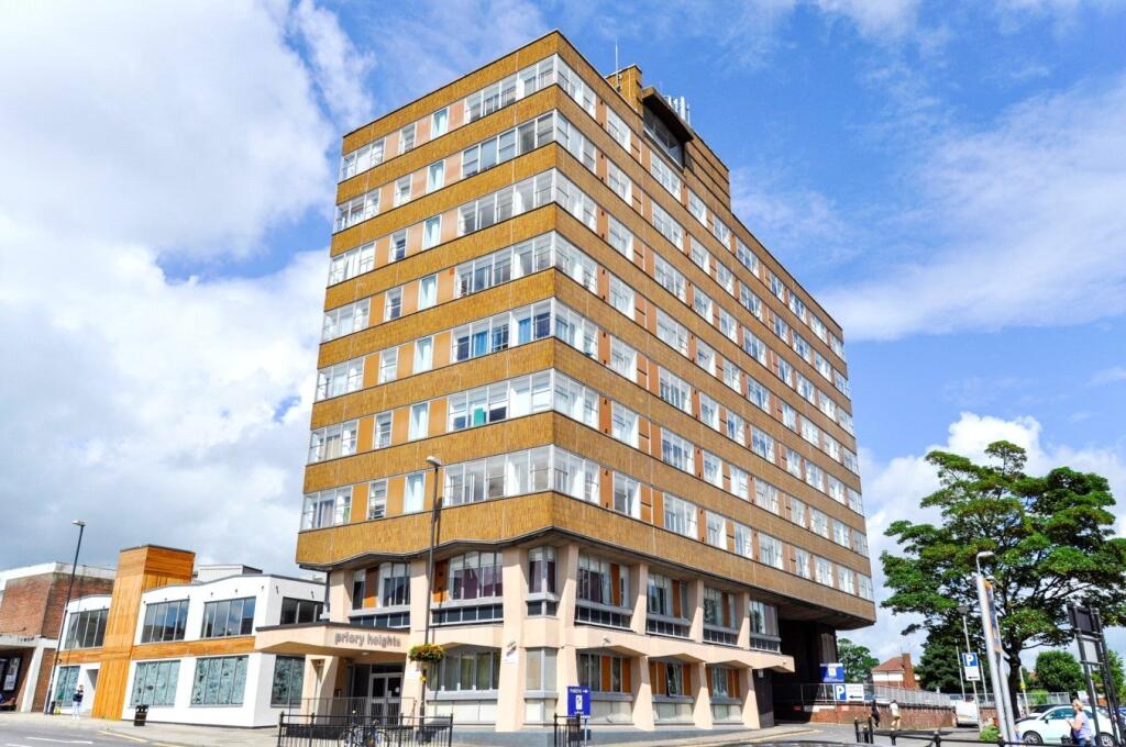 2 bed 1st Floor Flat for rent in Houghton Regis. From Alexander & Co - Dunstable