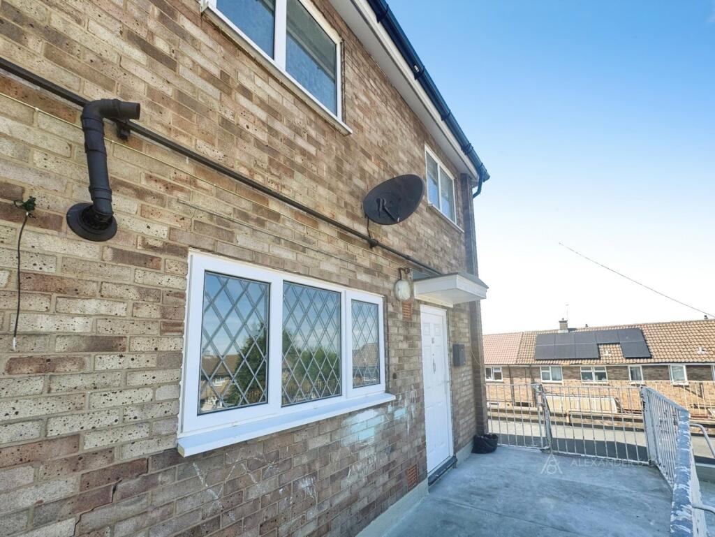 3 bed 1st Floor Flat for rent in Dunstable. From Alexander & Co - Dunstable