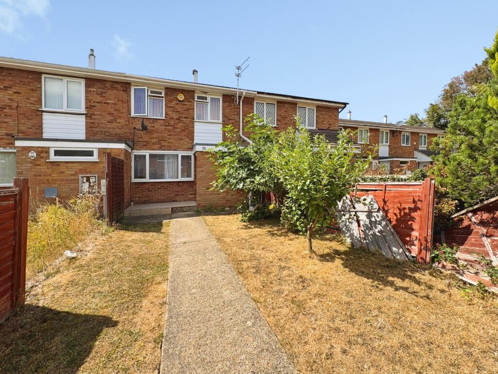 2 bed Mid Terraced House for rent in Dunstable. From Alexander & Co - Dunstable