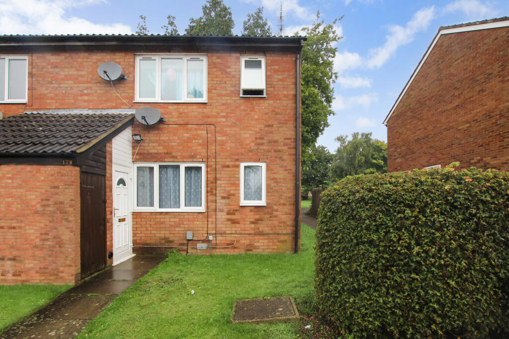 1 bed 1st Floor Flat for rent in Houghton Regis. From Alexander & Co - Dunstable 1 bed 1st Floor Flat for rent in Houghton Regis. From Alexander & Co - Dunstable