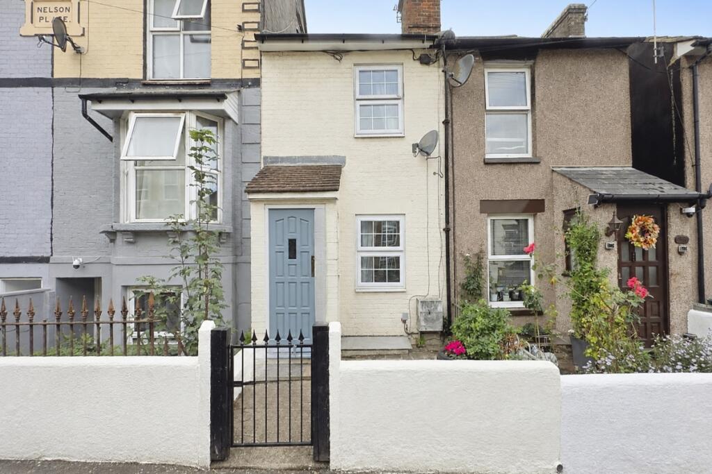 2 bed Mid Terraced House for rent in Maidstone. From Wards - Lettings - Maidstone