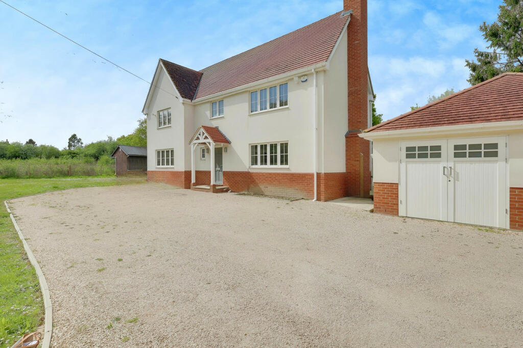 5 bed Detached House for rent in Hawkwell. From Gilbert and Rose
