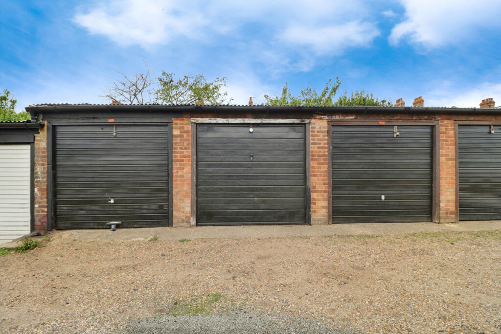 0 bed Garages for rent in Southend-on-Sea. From Gilbert & Rose - Leigh-on-sea
