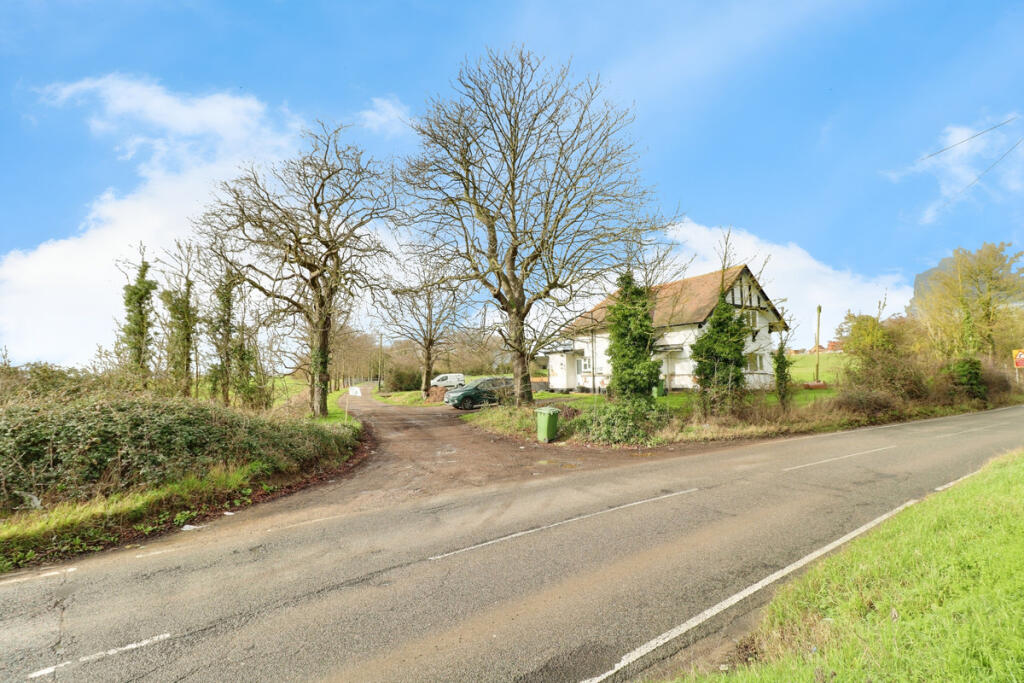 3 bed Semi Detached for rent in Horndon on the Hill. From Gilbert & Rose - Leigh-on-sea