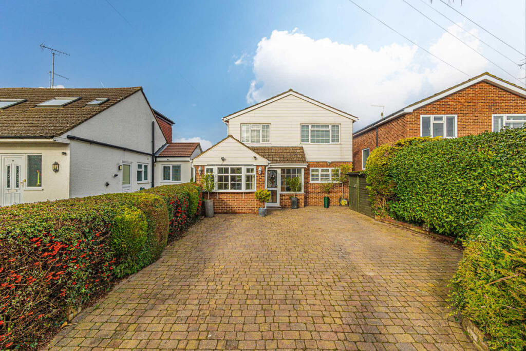 4 bed Detached for rent in Rochford. From Gilbert & Rose - Leigh-on-sea 4 bed Detached for rent in Rochford. From Gilbert & Rose - Leigh-on-sea