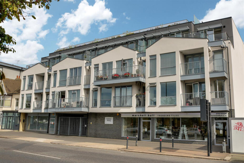 2 bed 1st Floor Flat for rent in Southend-on-Sea. From Gilbert & Rose - Leigh-on-sea 2 bed 1st Floor Flat for rent in Southend-on-Sea. From Gilbert & Rose - Leigh-on-sea