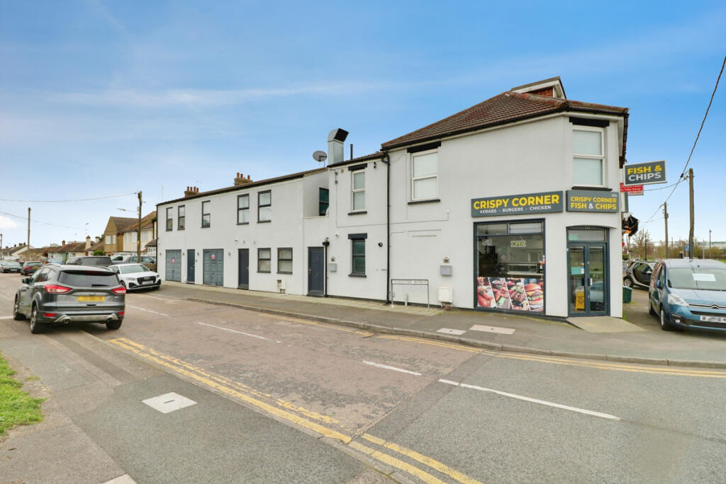 2 bed 1st Floor Flat for rent in Rochford. From Gilbert & Rose - Leigh-on-sea