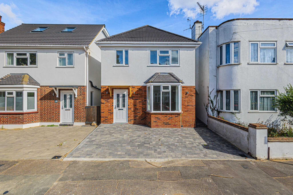 3 bed Detached for rent in Southend-on-Sea. From Gilbert & Rose - Leigh-on-sea