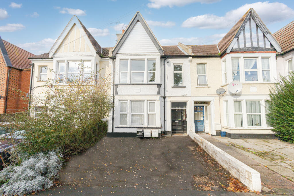 1 bed 1st Floor Flat for rent in Southend-on-Sea. From Gilbert & Rose - Leigh-on-sea