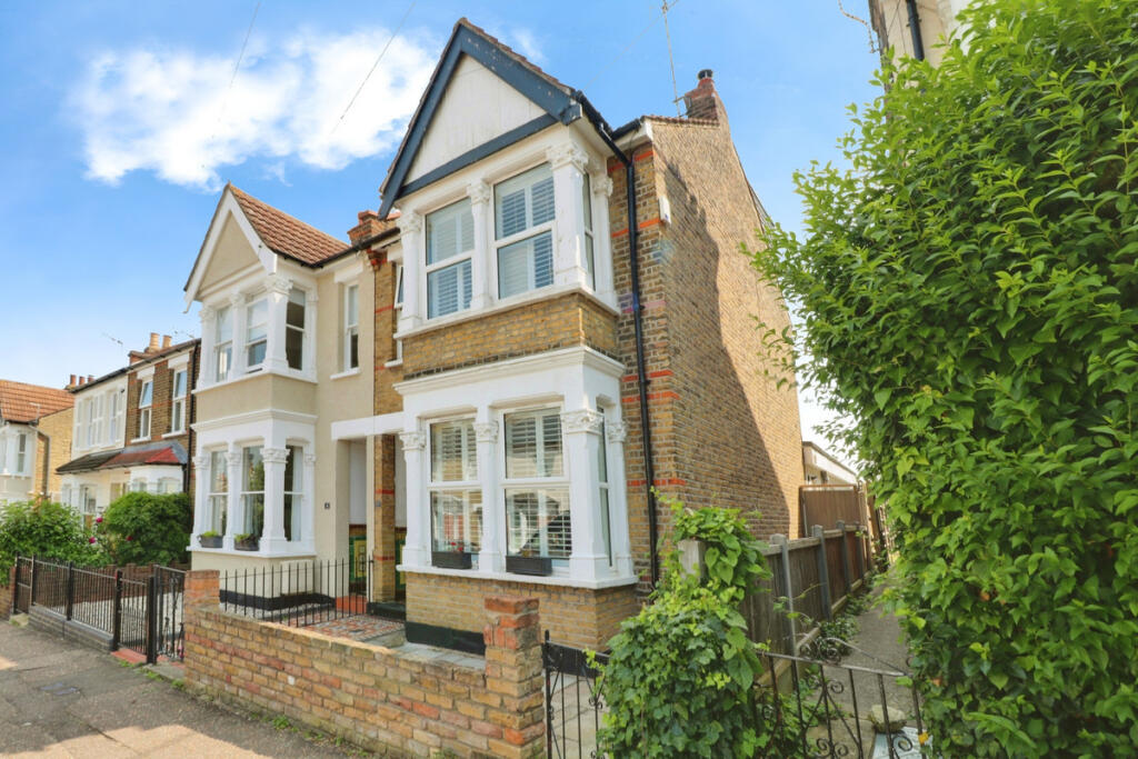 3 bed Semi Detached for rent in Hadleigh. From Gilbert & Rose - Leigh-on-sea