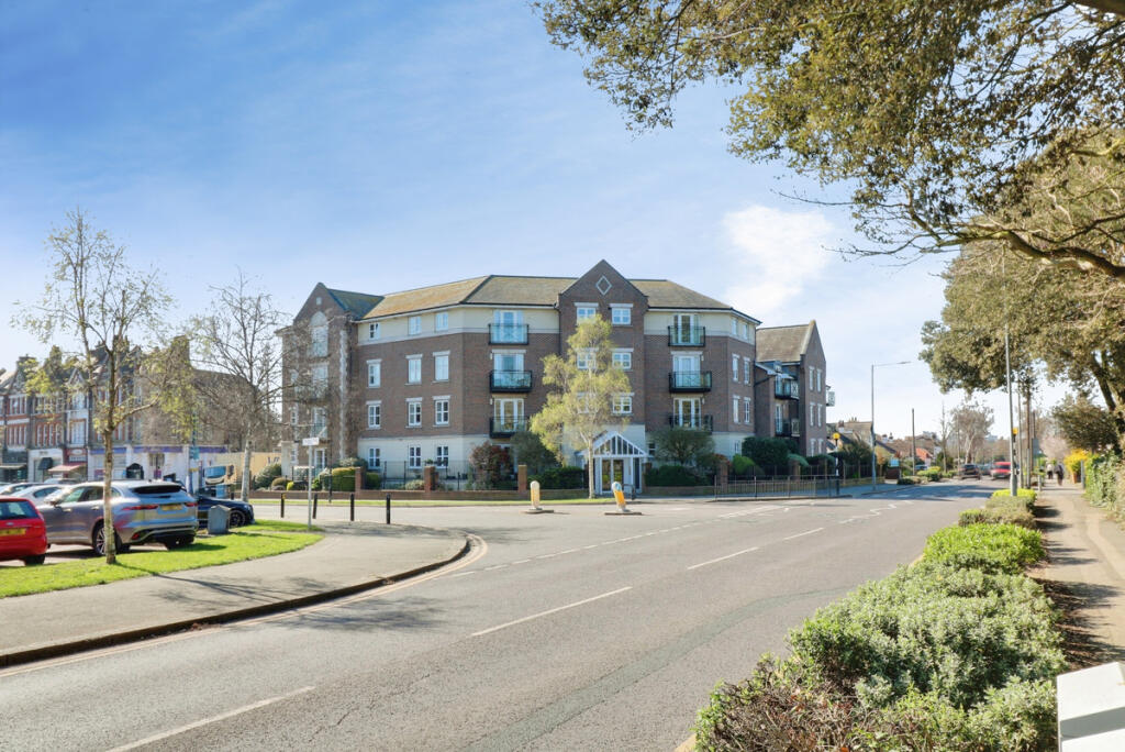 2 bed 1st Floor Flat for rent in Southend-on-Sea. From Gilbert & Rose - Leigh-on-sea