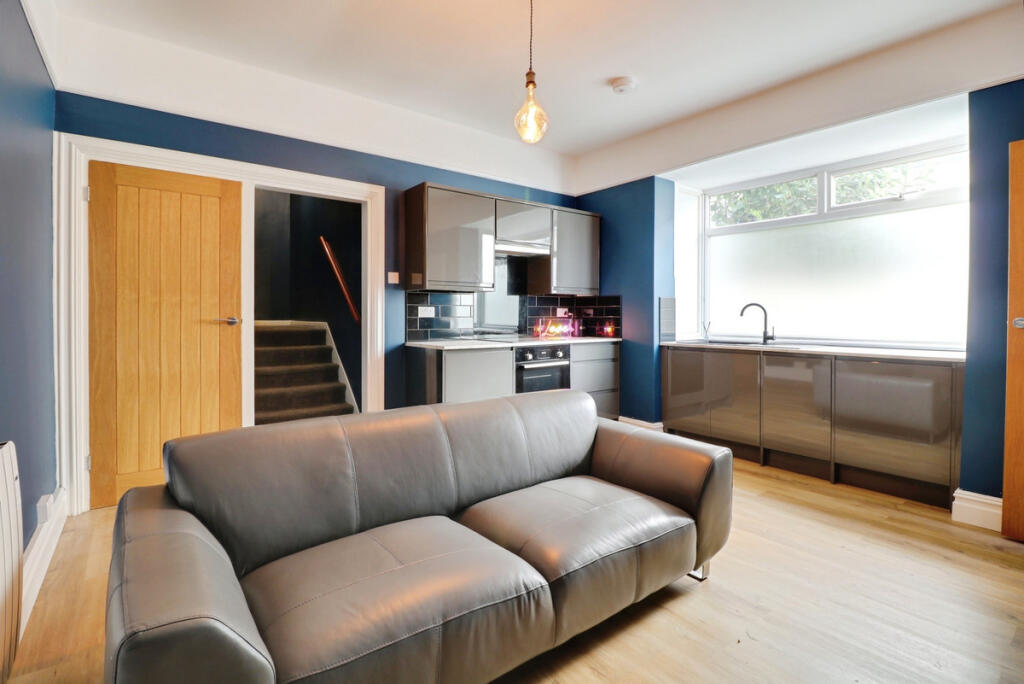 1 bed 1st Floor Flat for rent in Southend-on-Sea. From Gilbert & Rose - Leigh-on-sea