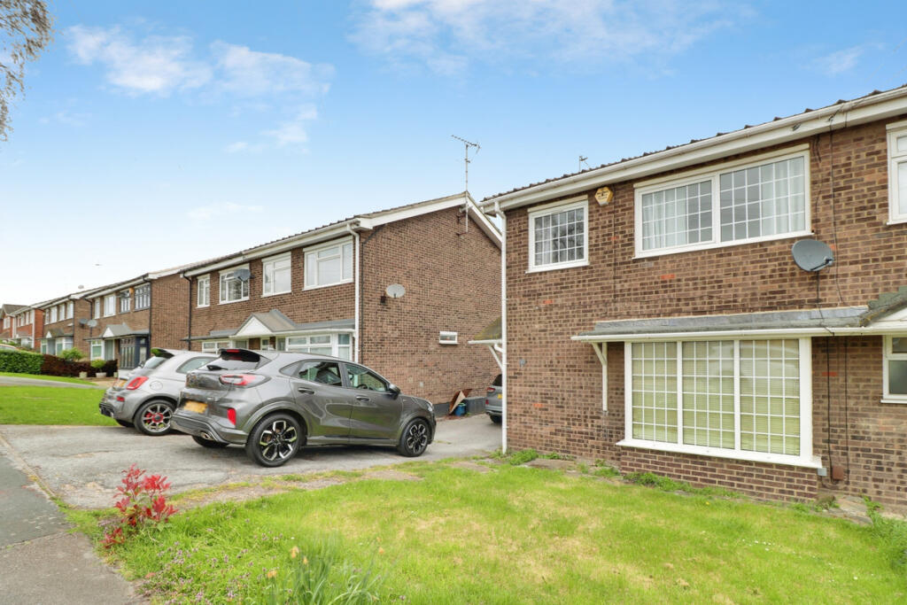 3 bed Semi Detached for rent in Daws Heath. From Gilbert & Rose - Leigh-on-sea
