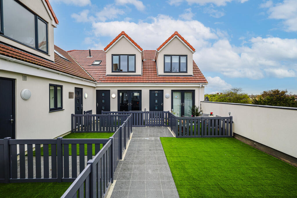 2 bed 1st Floor Flat for rent in Hadleigh. From Gilbert & Rose - Leigh-on-sea