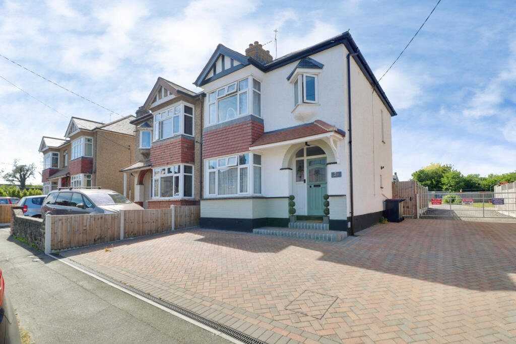 3 bed Semi Detached for rent in Rayleigh. From Gilbert & Rose - Leigh-on-sea
