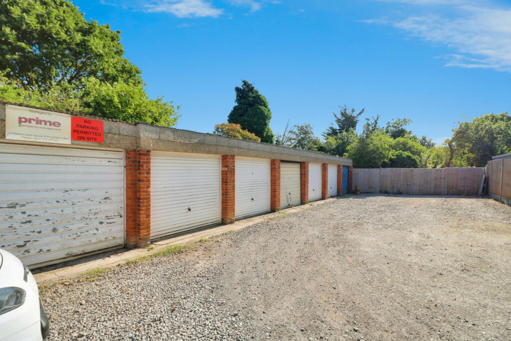 4 bed Garages for rent in Southend-on-Sea. From Gilbert & Rose - Leigh-on-sea 4 bed Garages for rent in Southend-on-Sea. From Gilbert & Rose - Leigh-on-sea