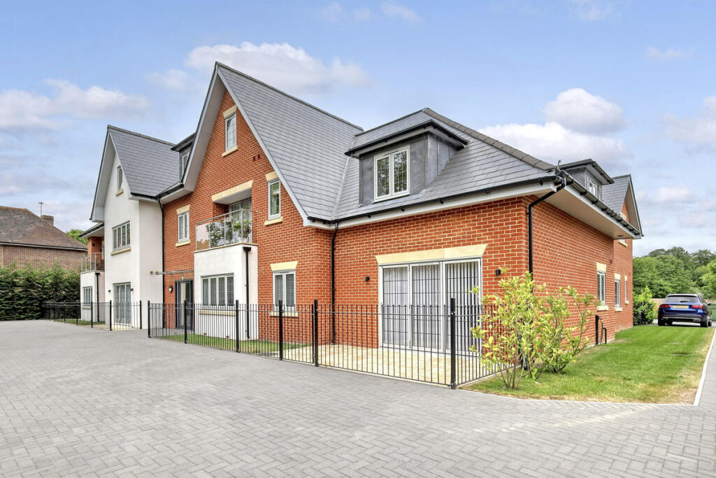 2 bed 1st Floor Flat for rent in Brentwood. From Gilbert & Rose - Leigh-on-sea 2 bed 1st Floor Flat for rent in Brentwood. From Gilbert & Rose - Leigh-on-sea