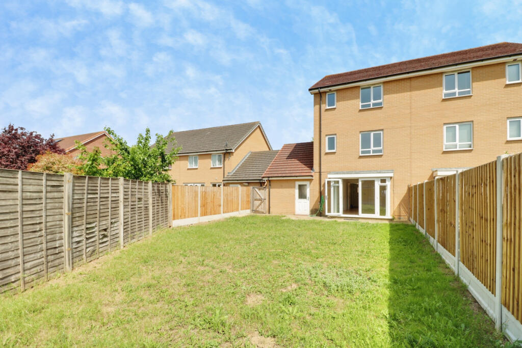 4 bed Semi Detached for rent in Basildon. From Gilbert & Rose - Leigh-on-sea 4 bed Semi Detached for rent in Basildon. From Gilbert & Rose - Leigh-on-sea