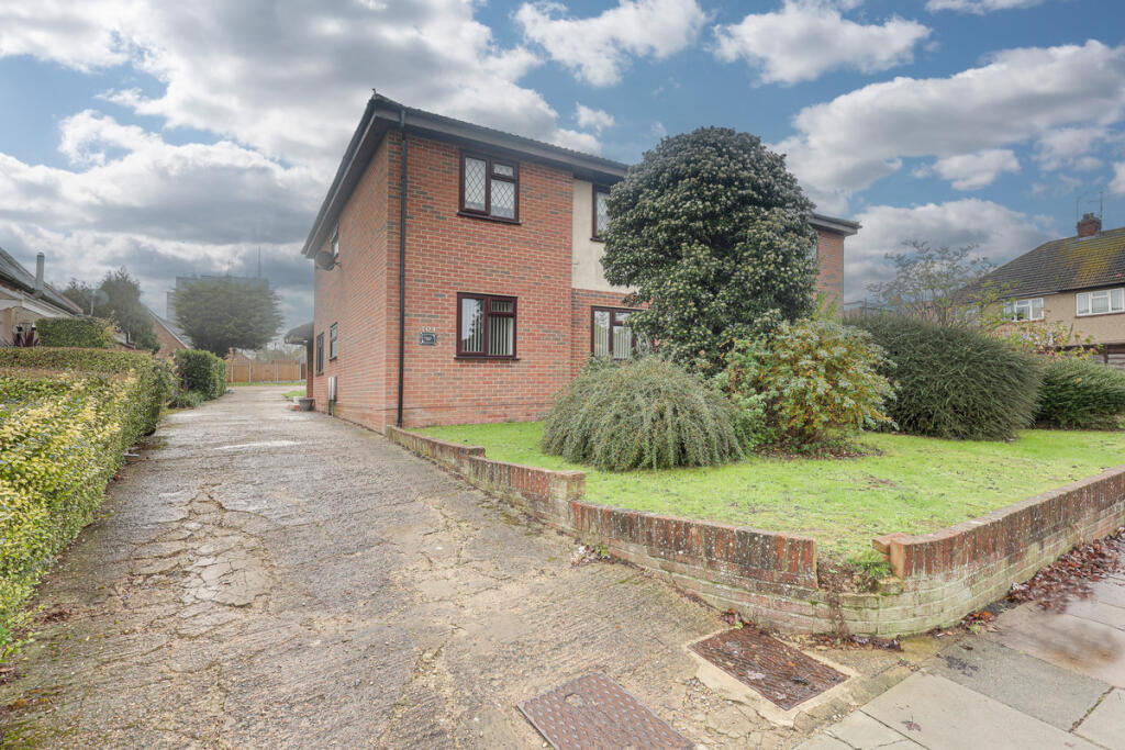 2 bed 1st Floor Flat for rent in Southend-on-Sea. From Gilbert & Rose - Leigh-on-sea