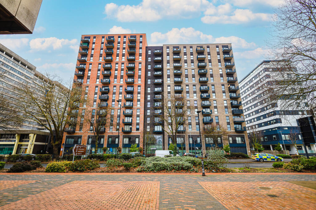 2 bed 1st Floor Flat for rent in Southend-on-Sea. From Gilbert & Rose - Leigh-on-sea