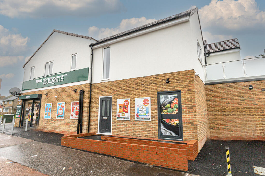 2 bed 1st Floor Flat for rent in Southend-on-Sea. From Gilbert & Rose - Leigh-on-sea 2 bed 1st Floor Flat for rent in Southend-on-Sea. From Gilbert & Rose - Leigh-on-sea