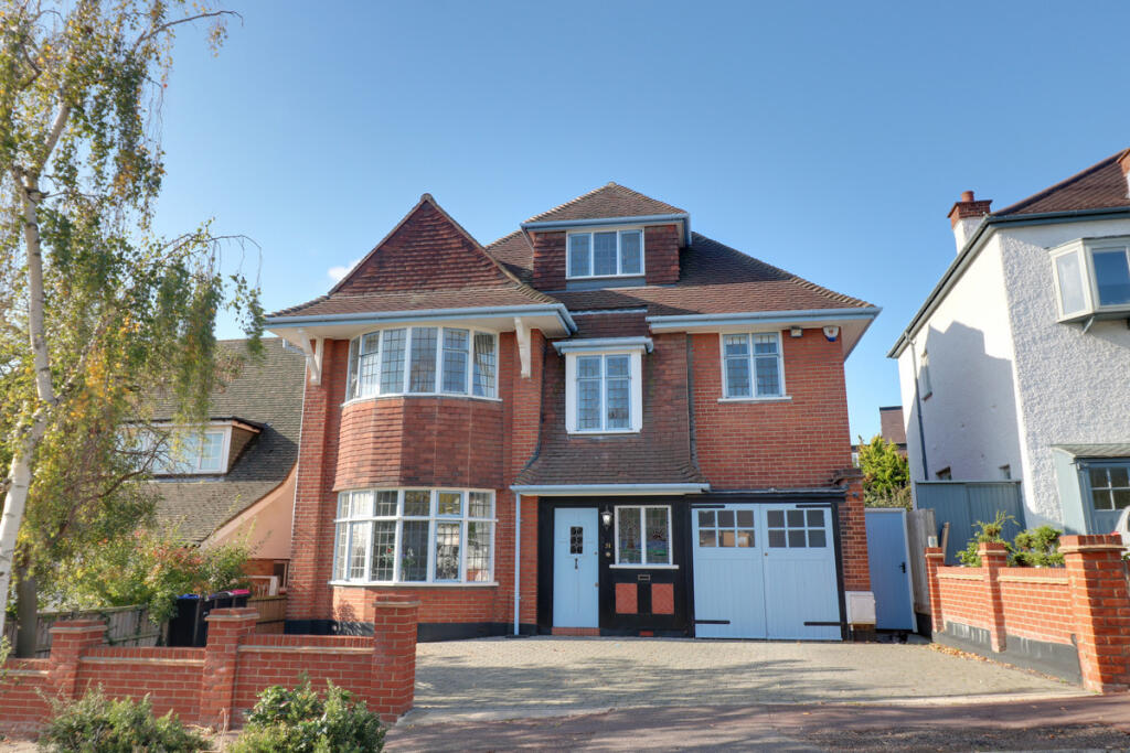 5 bed Detached for rent in Southend-on-Sea. From Gilbert & Rose - Leigh-on-sea 5 bed Detached for rent in Southend-on-Sea. From Gilbert & Rose - Leigh-on-sea