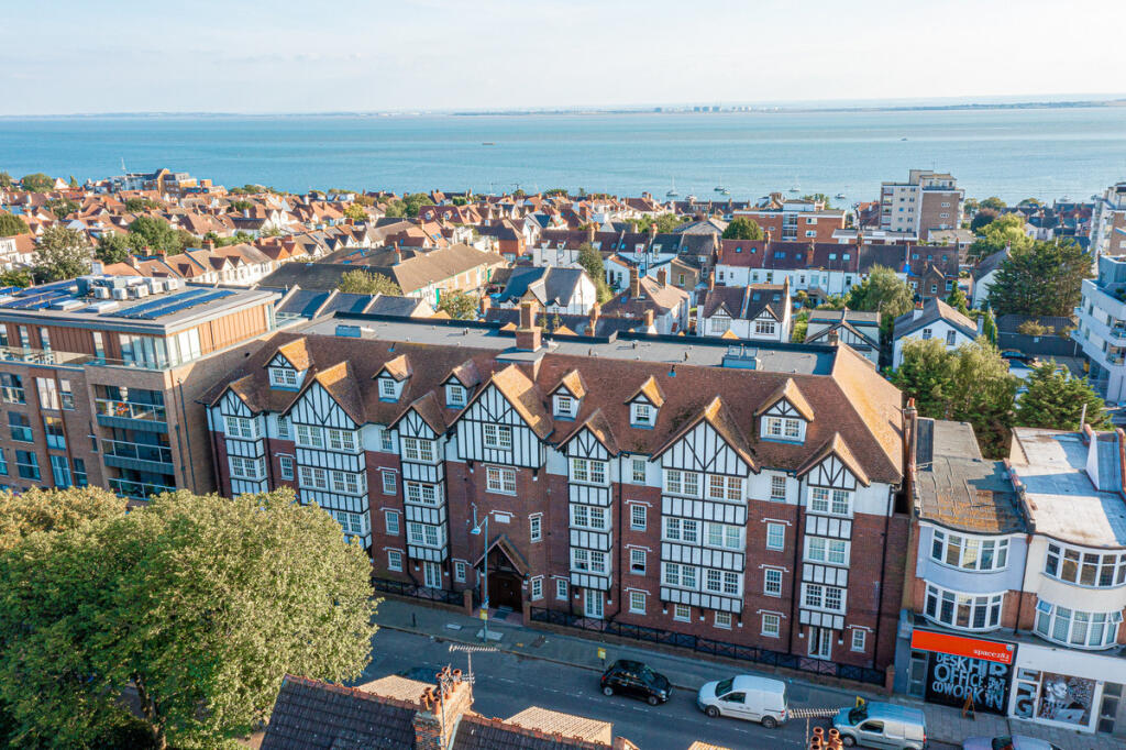 2 bed 1st Floor Flat for rent in Southend-on-Sea. From Gilbert & Rose - Leigh-on-sea 2 bed 1st Floor Flat for rent in Southend-on-Sea. From Gilbert & Rose - Leigh-on-sea