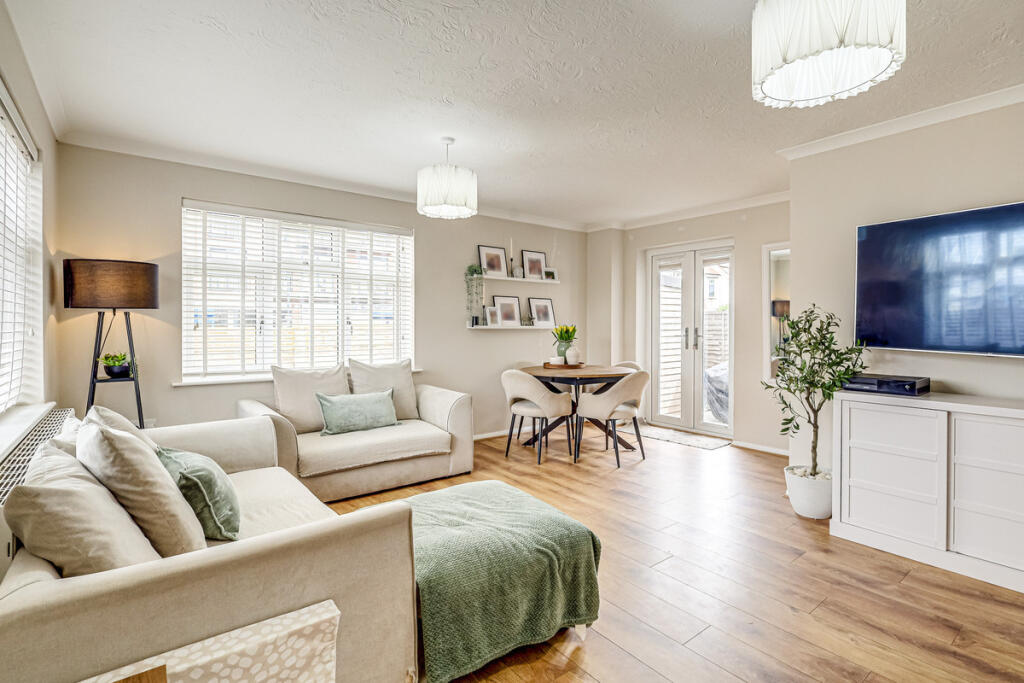 2 bed Semi Detached for rent in Southend-on-Sea. From Gilbert & Rose - Leigh-on-sea 2 bed Semi Detached for rent in Southend-on-Sea. From Gilbert & Rose - Leigh-on-sea