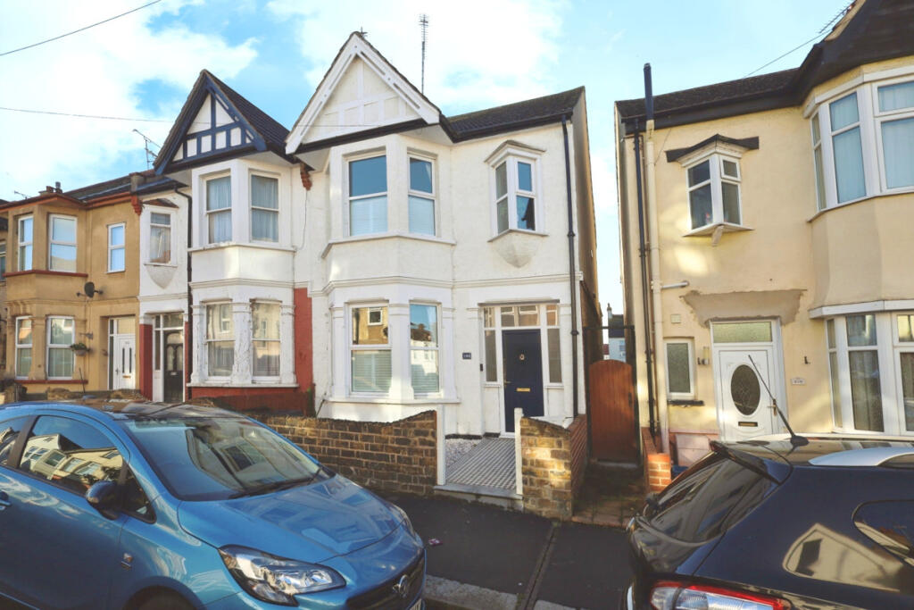 3 bed Semi Detached for rent in Southend-on-Sea. From Gilbert & Rose - Leigh-on-sea