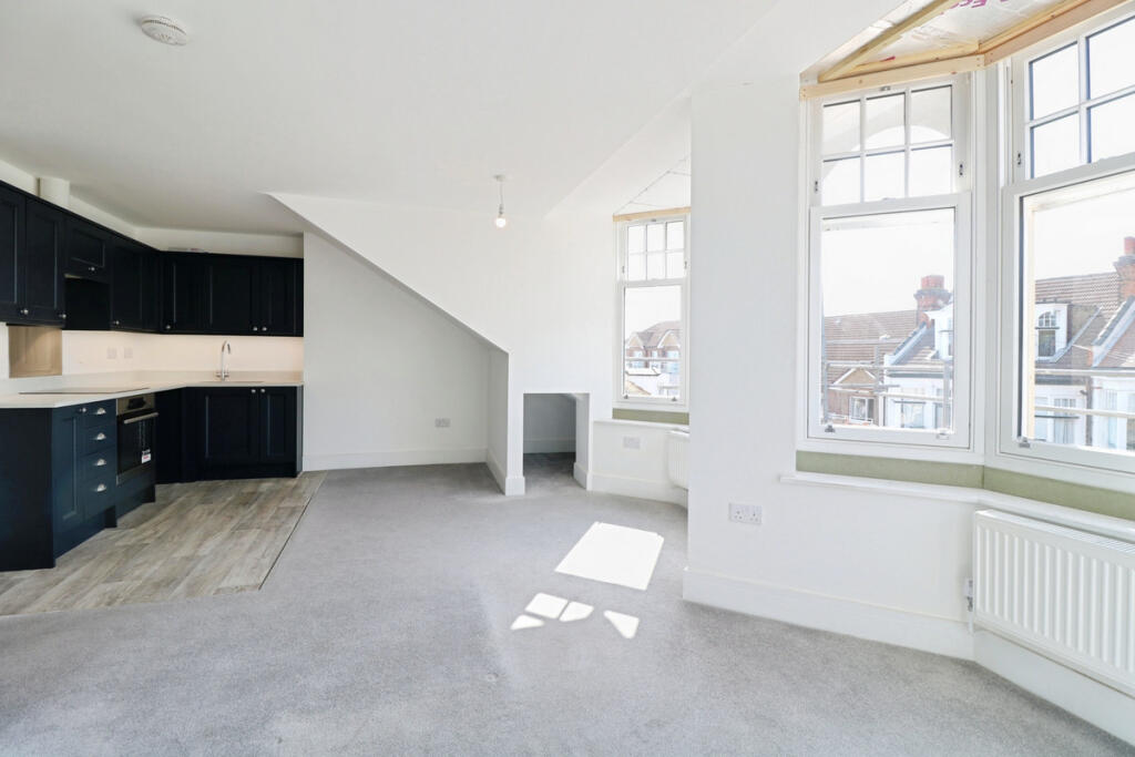 2 bed Apartment for rent in Southend-on-Sea. From Gilbert & Rose - Leigh-on-sea