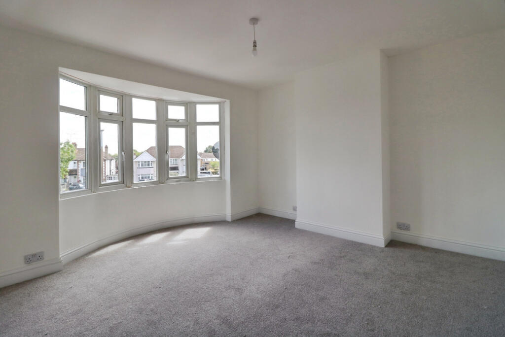 2 bed 1st Floor Flat for rent in Daws Heath. From Gilbert & Rose - Leigh-on-sea