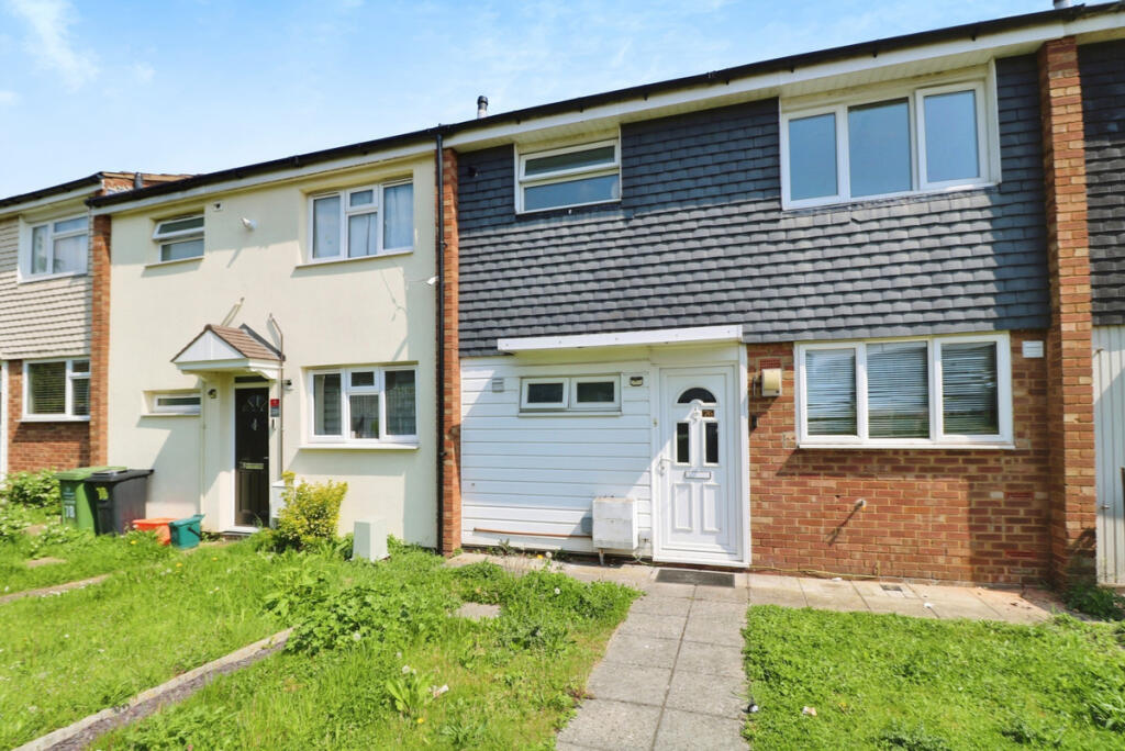 3 bed Mid Terraced House for rent in Basildon. From Gilbert & Rose - Leigh-on-sea