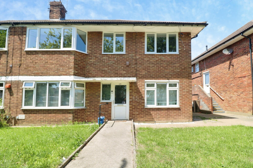 2 bed 1st Floor Flat for rent in Rochford. From Gilbert & Rose - Leigh-on-sea